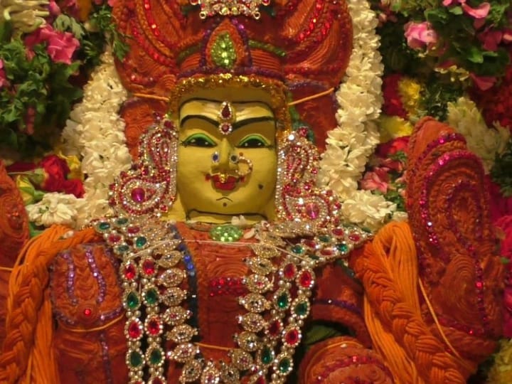 கரூர் ஆதி மாரியம்மனுக்கு திருமாங்கல்ய கயிற்றால் சிறப்பு அலங்காரம்