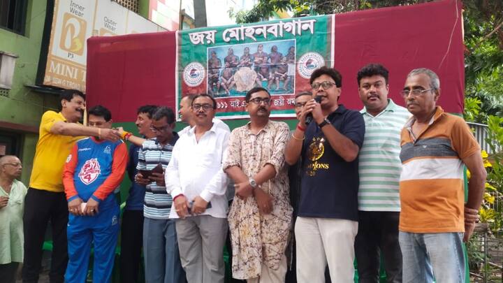 উপস্থিত ছিলেন আরও মোহনবাগান দলের সহকারী কোচ শ্রী বাস্তব রায়, শ্রদ্ধেয় মনমোহন মুখার্জীর পৌত্র শ্রী নিখিল মুখার্জী, পুরসভার কাউন্সিলর শ্রী সুব্রত মুখার্জী মহাশয়, শ্রী উৎপলাদিত্য ব্যানার্জী মহাশয়।
