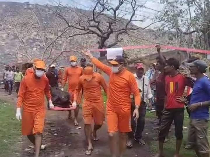 Dhanbad Man fell in cave made of underground fire NDRF retrieved body after 4 hours ANN Dhanbad News: जमीन में समाया जिंदा शख्स! एनडीआरएफ की टीम ने रेस्क्यू कर निकाला शव