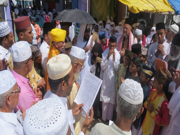 Muharram Festival: Special prayers at the famous Nagore Dargah TNN மொஹரம் பண்டிகை: புகழ் பெற்ற நாகூர் தர்காவில்  இஸ்லாமியர்கள் சிறப்பு பிரார்த்தனை