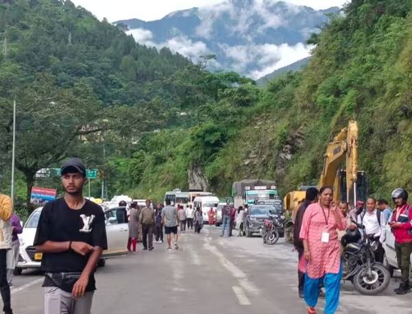 joshimath-badrinath-highway-closed-due-to-landslide-mountain-debris-on-road-after-heavy-rain Uttarakhand News: ਜੋਸ਼ੀਮੱਠ-ਬਦਰੀਨਾਥ ‘ਤੇ ਹਾਈਵੇ ਹੋਇਆ ਬੰਦ, ਭਾਰੀ ਮੀਂਹ ਤੋਂ ਬਾਅਦ ਸੜਕ ‘ਤੇ ਆਇਆ ਪਹਾੜ ਦਾ ਮਲਬਾ