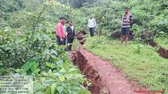 Sangmeshwar Landlide : संगमेश्वर तालुक्यातील चाफवली गावात डोंगराचा भाग खचला, मोठ्या भेगा