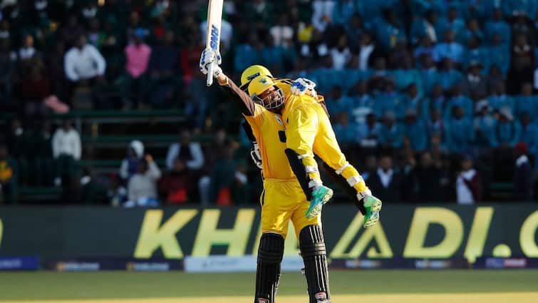 Yusuf Pathan smashes Mohammad Amir for 25 runs in one over in Zimbabwe Afro T10 league Yusuf Pathan: ২২ গজে ফের পাঠান ঝড়, মহম্মদ আমিরের এক ওভারে ২৫ রান তুললেন ইউসুফ