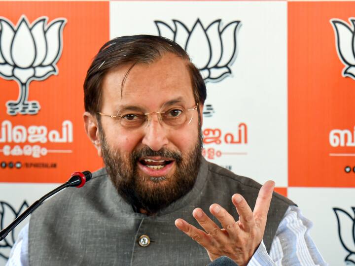 Kerala Youth League Raising Proactive Slogan BJP Prakash Javadekar Slams Pinarayi Vijayan Indian Union Muslim League Kerala: 'मुस्लिम यूथ लीग की रैली में हिंदू विरोधी नारे अचानक नहीं लगे...', BJP नेता ने सीएम पिनराई विजयन से की ये मांग