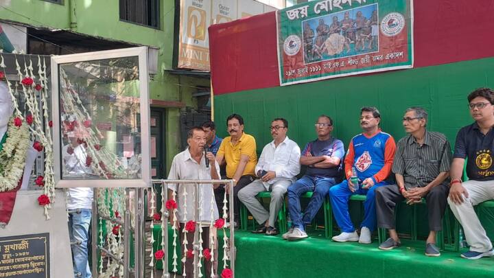 আজ ২৯ শে জুলাই মোহনবাগান দিবস উপলক্ষ্যে উত্তরপাড়া-বালি-কোন্নগর মেরিনার্স ফোরাম - এর পক্ষ থেকে অমর_একাদশের অন্যতম সদস্য শ্রদ্ধেয় শ্রী মনমোহন মুখার্জীর মূর্তিতে মাল্যদান ও শ্রদ্ধাজ্ঞাপন অনুষ্ঠানের কিছু বিশেষ মুহূর্ত।