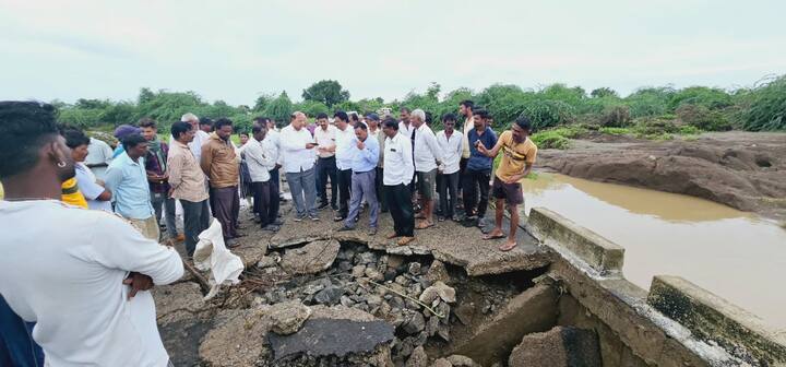 त्याचप्रमाणे त्यांनी शेतकऱ्यांशी देखील संवाद साधला आहे.
