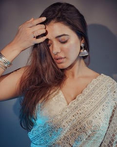 చీర కట్టులో 'బ్రో ' హీరోయిన్ కేతికా శర్మ - ఫోటోలు అదుర్స్!