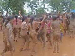 कोल्हापूरच्या राधानगरी तालुक्यातील धामोडमध्ये चिखल महोत्सव; मुलं रंगली चिखलात!