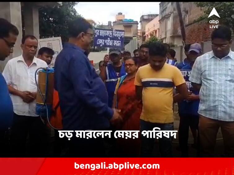 Kolkata behala mayor in council slapped the worker of the construction company Dengue Campaigning: জমা জল দেখে মেজাজ হারালেন, নির্মাণ সংস্থার কর্মীকে সপাটে চড় মেয়র পারিষদের