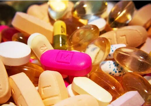 ਪਾਚਨ ਸੰਬੰਧੀ ਸਮੱਸਿਆਵਾਂ: ਕੁਝ ਵਿਟਾਮਿਨ ਅਤੇ ਖਣਿਜ ਜਿਵੇਂ ਜ਼ਿੰਕ ਅਤੇ ਆਇਰਨ ਨੂੰ ਖਾਲੀ ਪੇਟ ਲੈਣ ਨਾਲ ਪਾਚਨ ਸਬੰਧੀ ਸਮੱਸਿਆਵਾਂ ਹੋ ਸਕਦੀਆਂ ਹਨ, ਜਿਵੇਂ ਕਿ ਪੇਟ ਦਰਦ, ਕਬਜ਼, ਦਸਤ ਆਦਿ।