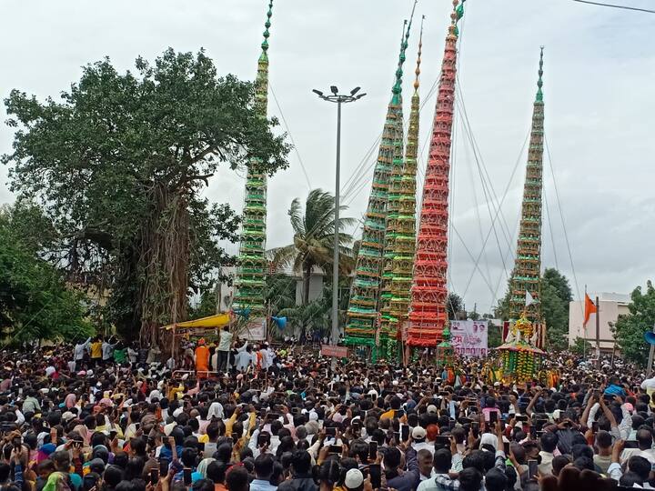 हिंदू-मुस्लिम ऐक्याचे प्रतीक मानल्या जाणाऱ्या सांगली जिल्ह्यामधील कडेगावमध्ये मोहरम आज उत्साहात संपन्न झाला.