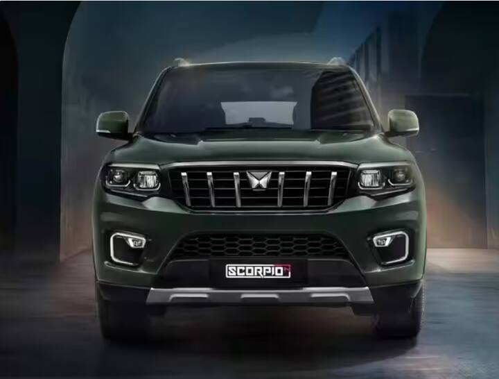 ਸਕਾਰਪੀਓ-ਐਨ 460 ਲੀਟਰ ਬੂਟ ਸਪੇਸ ਦੇ ਨਾਲ ਆਉਂਦੀ ਹੈ, ਪਰ ਤੀਜੀ ਕਤਾਰ ਦੀਆਂ ਸੀਟਾਂ ਨੂੰ ਫੋਲਡ ਕਰਕੇ ਇਹ 786 ਲੀਟਰ ਤੱਕ ਵਧਦੀ ਹੈ। ਤੁਸੀਂ ਸਕਾਰਪੀਓ N ਨੂੰ ਐਕਸ-ਸ਼ੋਰੂਮ 13.05 ਲੱਖ ਰੁਪਏ ਤੋਂ ਲੈ ਕੇ 24.52 ਲੱਖ ਰੁਪਏ ਤੱਕ ਦੀ ਕੀਮਤ 'ਤੇ ਖਰੀਦ ਸਕਦੇ ਹੋ।