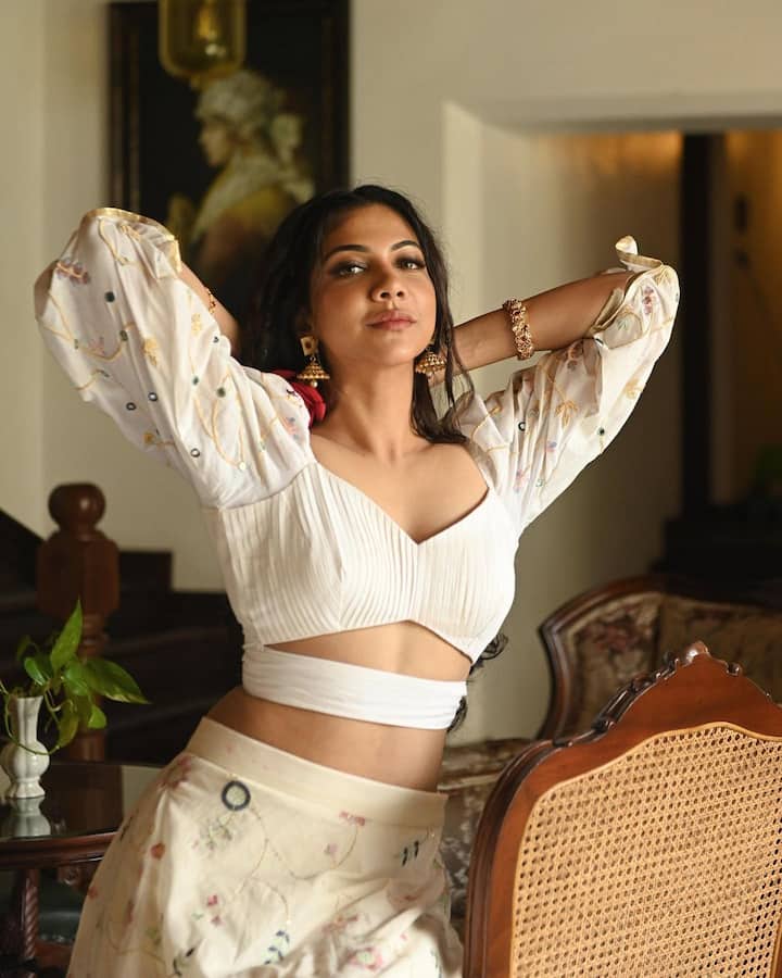 ఇక ఆ తర్వాత నాచురల్ స్టార్ నాని నటించిన 'శ్యామ్ సింగరాయ్' సినిమాలో లాయర్ పాత్రలో మెప్పించింది.