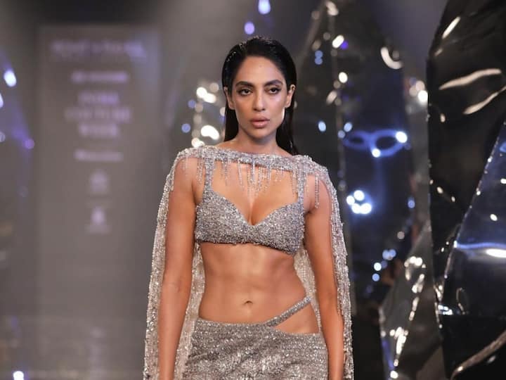 Designers Rohit Gandhi + Rahul Khanna presented their collection Equinox at the current FDCI India Couture Week (ICW) 2023.