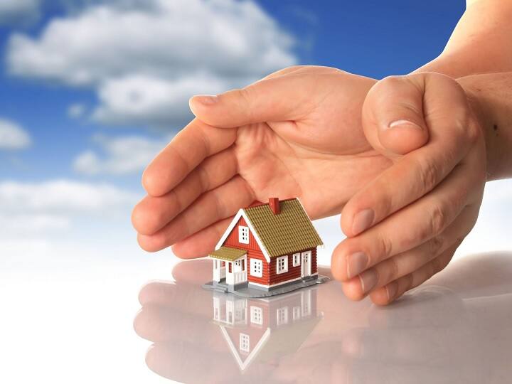 इन सारी चीजों को तय करने के बाद ये पता करें कि आपको कितना डाउनपेमेंट करना है. उसके अलावा भी घर खरीदने में लोकेशन व अन्य फैक्टर्स के कारण कुछ अतिरिक्त खर्च हो सकते हैं. सब अच्छे से पता कर लें.