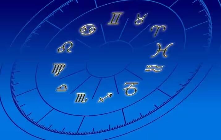 જ્યોતિષમાં અનેક શુભ અને અશુભ યોગોનું વર્ણન કરવામાં આવ્યું છે. જો કુંડળીમાં આ શુભ યોગ બને છે તો વ્યક્તિ રાજાની જેમ જીવન જીવે છે. જ્યોતિષમાં આ શુભ યોગને રાજયોગનો દરજ્જો મળ્યો છે. આમાંથી એક છે વાસી રાજયોગ. જ્યોતિષમાં આ રાજયોગને ખૂબ જ ફળદાયી ગણાવ્યો છે. ઓગસ્ટ મહિનામાં વાસી રાજયોગની રચના થવા જઈ રહી છે.