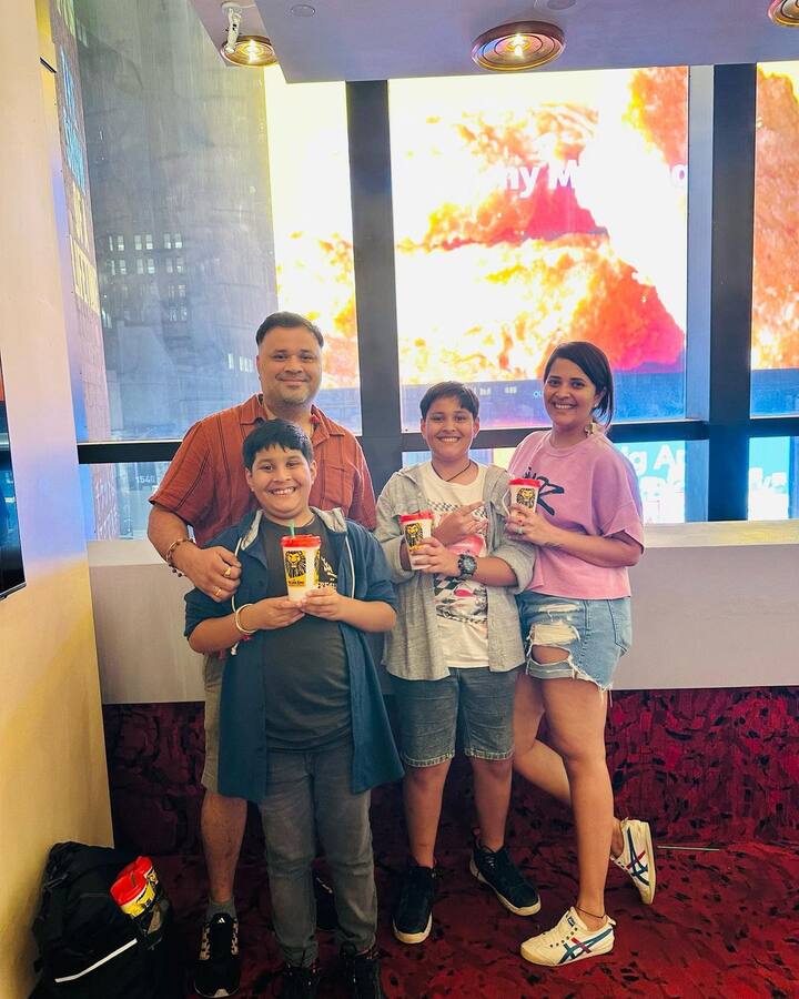 ఇద్దరు కొడుకులు, భర్తతో కలిసి లయన్ కింగ్ సినిమాకు వెళ్లినట్టు ఇన్ స్టాలో పోస్టు చేసింది అనసూయ.