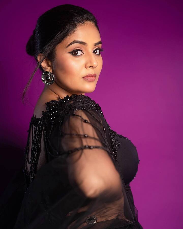 శ్రీముఖి అందమైన ఫోటోలు
