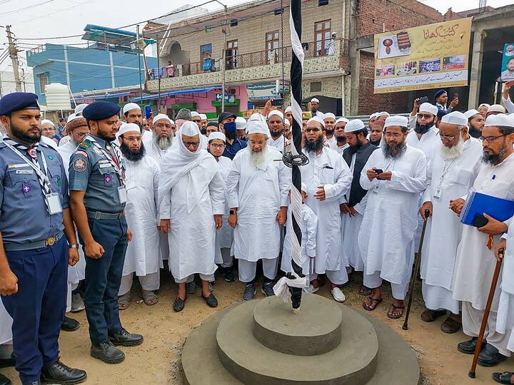 मिर्जा गुलाम अहमद नाम के एक शख्स ने साल 1889 में पंजाब के लुधियाना से एक बैठक बुलाई और अपने आपको खलीफा बताया. अहमदिया को कादियानी भी कहा जाता है.