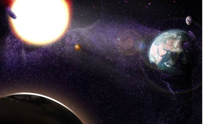 মঙ্গলের নামকরণ হয়েছে রোমের যুদ্ধদেবতা মার্সের নামে। বৃহস্পতির নামকরণ হয়েছে দেবতাদের রাজা জুপিটারের নামে। রোমের কৃষিদেবতা সেটার্নের নামে শনির নামকরণ হয়েছে। ইউরেনাসের নামকরণ হয়েছে প্রাচীন গ্রিসের স্বর্গের দেবীর নামে। রোমের সমুদ্রদেবতার নামে নেপচুনের নামকরণ হয়েছে। প্লুটোর নামকরণ হয়েছে রোমের পাতাললোকের দেবতার নামে।