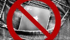 Don't keep phone in pocket:  ਕੀ ਤੁਸੀਂ ਵੀ ਤਾਂ ਨਹੀਂ ਪੈਂਟ ਦੀ ਇਸ ਜੇਬ 'ਚ ਰੱਖਦੇ ਸਮਾਰਟਫੋਨ? ਤਾਂ ਹੋ ਜਾਓ ਸਾਵਧਾਨ, ਜਾਣੋ ਕਿਉਂ