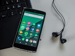 WhatsApp आपको ठगों और स्पैम से बचाने के लिए 'सेफ्टी टूल्स फीचर' पर कर रहा है काम, फायदा जानिए