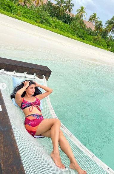 ਕਨਿਕਾ ਮਾਨ ਹਮੇਸ਼ਾ ਹੀ ਆਪਣੇ ਬੋਲਡ ਅਤੇ ਹੌਟ ਲੁੱਕ ਕਾਰਨ ਸੋਸ਼ਲ ਮੀਡੀਆ 'ਤੇ ਲਾਈਮਲਾਈਟ 'ਚ ਰਹਿੰਦੀ ਹੈ।