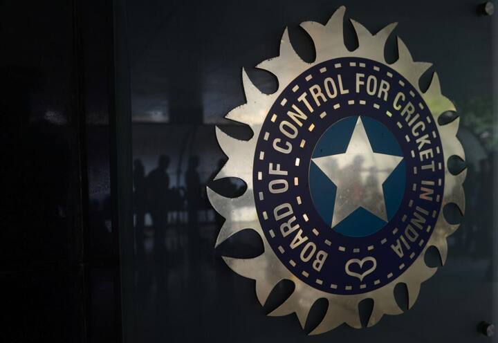 BCCI Income & Revanue : भारतीय क्रिकेट बोर्ड (BCCI) जगातील सर्वात श्रीमंत क्रिकेट बोर्ड आहे. याचा अंदाज तुम्हाला BCCI च्या पाच वर्षातील कमाईमधून येईल.