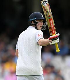 Ashes : மூன்றாம் நாள் ஆட்டத்தில் அசத்திய இங்கிலாந்து அணி... நாலாபுறமும் பந்தை பறக்கவிட்ட ரூட்!