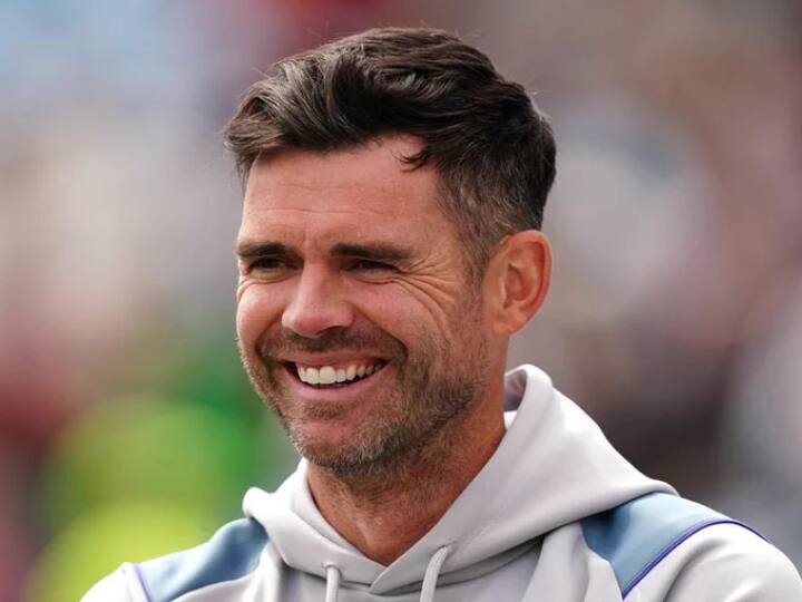 James Anderson: ऑस्ट्रेलिया-इंग्लैंड लाइव मैच के दौरान जेम्स एंडरसन की बेटी और बेटे ने अपने पिता को अनोखे अंदाज में बर्थडे विश किया. जो सोशल मीडिया पर लगातार सुर्खियां बटोर रहा है.