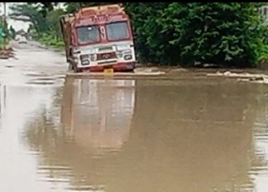 Gujarat Rain: રાજ્યના આ જિલ્લામાં ધોધમાર વરસાદ બન્યો આફત, 25થી વધુ લોકોનું કરાયું રેસ્ક્યું
