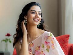 Meenakshi chaudhary Photos: శారీలో మీనాక్షి ఎంత అందంగా ఉందో!