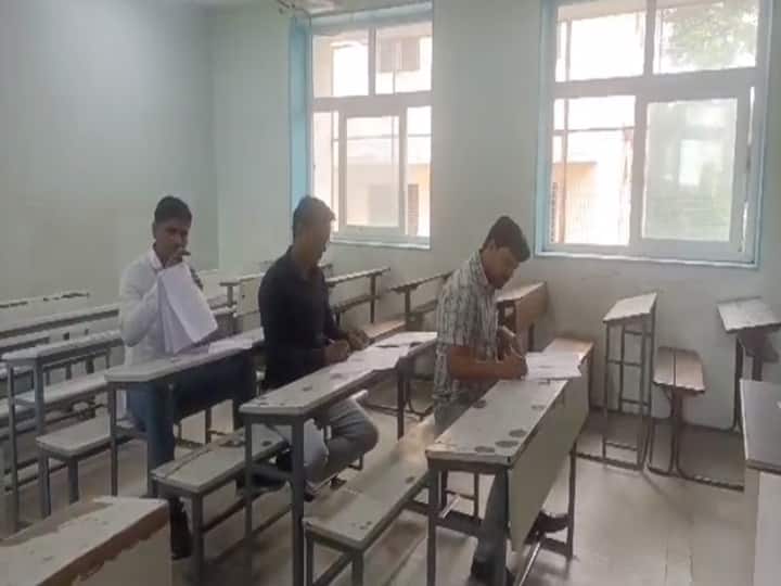 Teachers Exam only 977 teachers appeared for exam in Aurangabad गुरुजी परीक्षेला घाबरले! औरंगाबादेत 8 हजारांपैकी अवघे 977 शिक्षक परीक्षेसाठी उपस्थित
