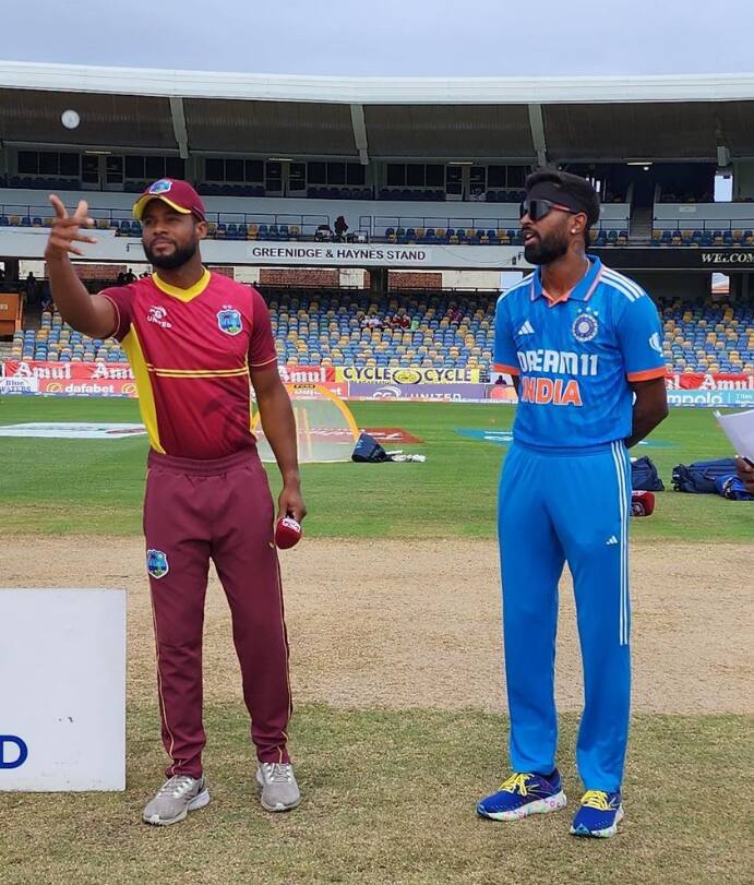 நேற்று இந்தியாவுக்கும் வெஸ்ட் இண்டீஸ் அணிக்கும் இடையே இரண்டாவது ஒருநாள் போட்டி நடைபெற்றது. இதில் முதலில் டாஸ் வென்ற வெஸ்ட் இண்டீஸ் அணி முதலில் பந்துவீசுவதாக கூறியது.