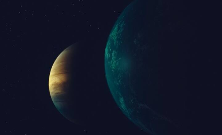 বর্তমানে গ্রহ এবং তাদের উপগ্রহগুলির নামকরণের দায়িত্বে রয়েছে ইন্টারন্যাশনাল অ্যাস্ট্রোনমিক্যাল ইউনিয়ন। ১৯১৯ সালে এই সংগঠনের প্রতিষ্ঠা হয়। এই সংগঠনের সকল সদস্যই জ্যোতির্বিজ্ঞানী। গ্রহ-নক্ষত্র থেকে মহাজগতিক সবকিছুরই নামকরণ হয় এই সংগঠনের মাধ্যমে।