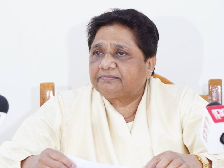 Mayawati attacks on Swami Prasad Maurya statement about badrinath dham UP Politics: 'चुनाव से पहले सपा की घिनौनी राजनीति ...' स्वामी प्रसाद मौर्य के बयान पर मायावती का पलटवार