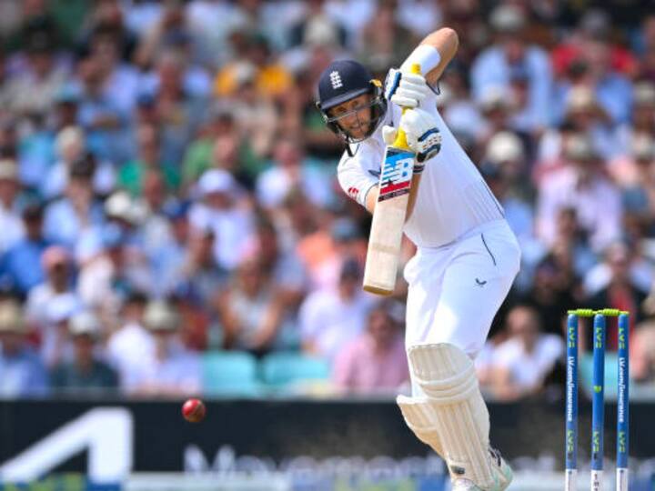 England made 389 runs in their second innings and took a lead of 377 runs.