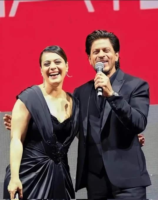 वर्कफ्रंट की बात करें तो काजोल हाल ही में बेव सीरीज 'द ट्रायल' में नजर आई हैं. वहीं शाहरुख खान  बहुत जल्द फिल्म 'जवान' में दिखाई देंगे.