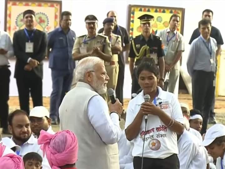 PM Narendra Modi mentioned Mini Brazil in Mann Ki Baat Program of Shahdol division Vicharpur Village ANN MP News: अवैध शराब के लिए मशहूर गांव बना 'मिनी ब्राजील', पीएम मोदी ने की तारीफ