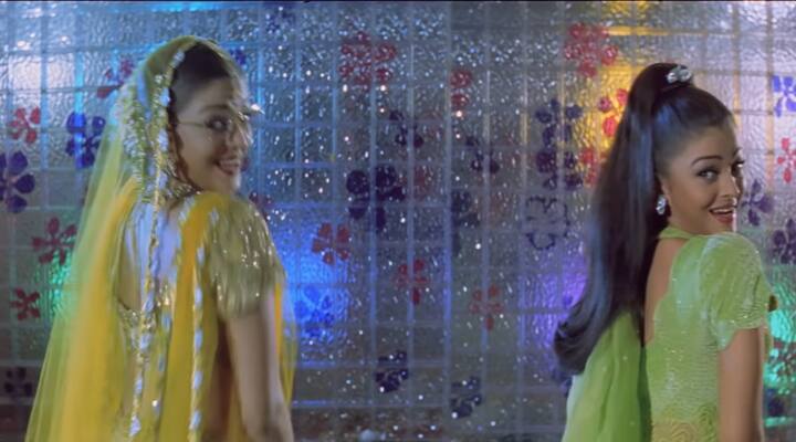 ஜீன்ஸ் படத்தில் உலக அதிசயங்களை ஒரே பாடலில் காட்சிபடுத்தியது, அதே படத்தின் பாடலில் இரண்டு ஐஷ்வர்யா ராயை ஒரே நேரத்தில் நடனமாட வைத்தது என்று இப்படி அடிக்கிட்டே போகலாம்.