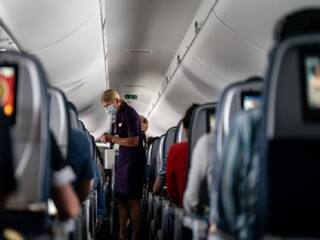 Flight Controversy: விமானத்தில் மீண்டும் சர்ச்சை.. ஒரே நேரத்தில் தாய் மகளுக்கு பாலியல் தொல்லை: கண்டு கொள்ளாத பணியாளர்கள்?