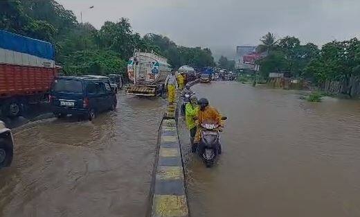 आज कोकणसह पश्चिम महाराष्ट्र विदर्भात जोरदार पावसाचा इशारा देण्यात आला आहे.