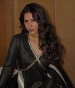 Sonam Bajwa: ਸੋਨਮ ਬਾਜਵਾ ਦੀ ਖੂਬਸੂਰਤੀ ਦਾ ਜਲਵਾ ਜਾਰੀ, ਫੈਨਜ਼ ਨੂੰ ਬਲੈਕ ਸੂਟ 'ਚ ਪਸੰਦ ਆਈ ਅਦਾਕਾਰਾ