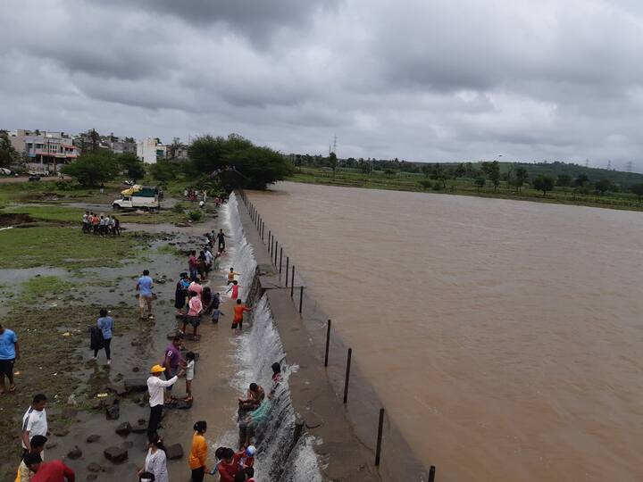 दुसरीकडे, रंकाळा तलाव पूर्ण भरण्याची अजूनही प्रतीक्षा आहे.