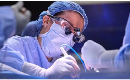 ਇਸ ਰਿਪੋਰਟ 'ਚ ਇੱਕ ਹੋਰ ਹੈਰਾਨ ਕਰਨ ਵਾਲੀ ਗੱਲ ਸਾਹਮਣੇ ਆਈ ਹੈ ਕਿ ਇਹ ਕੈਂਸਰ ਮਰਦਾਂ 'ਚ ਜ਼ਿਆਦਾ ਵੇਖਿਆ ਗਿਆ ਹੈ। ਔਰਤਾਂ 'ਚ ਇਹ ਚੌਥੇ ਸਥਾਨ 'ਤੇ ਹੈ। 60 ਤੋਂ 70 ਸਾਲ ਦੀ ਉਮਰ ਦੇ ਲੋਕ ਇਸ ਕੈਂਸਰ ਤੋਂ ਜ਼ਿਆਦਾ ਪ੍ਰਭਾਵਿਤ ਹੁੰਦੇ ਹਨ। ਇਸ ਦੇ ਨਾਲ ਹੀ 20 ਤੋਂ 50 ਸਾਲ ਦੀ ਉਮਰ ਦੇ 24 ਤੋਂ 33 ਫੀਸਦੀ ਲੋਕ ਇਸ ਕੈਂਸਰ ਤੋਂ ਪੀੜਤ ਹਨ। ਇਸ ਦੇ ਨਾਲ ਹੀ ਉਮੀਦ ਕੀਤੀ ਜਾ ਰਹੀ ਹੈ ਕਿ ਆਉਣ ਵਾਲੇ ਸਮੇਂ ਵਿੱਚ ਇਹ ਕੈਂਸਰ ਨੌਜਵਾਨਾਂ ਵਿੱਚ ਵੀ ਤੇਜ਼ੀ ਨਾਲ ਫੈਲੇਗਾ। ਇਸ ਕੈਂਸਰ ਦਾ ਮੁੱਖ ਕਾਰਨ ਖਰਾਬ ਜੀਵਨ ਸ਼ੈਲੀ, ਵਧਦੀ ਉਮਰ, ਤੰਬਾਕੂ, ਸਿਗਰਟਨੋਸ਼ੀ, ਸ਼ਰਾਬ ਆਦਿ ਹਨ।