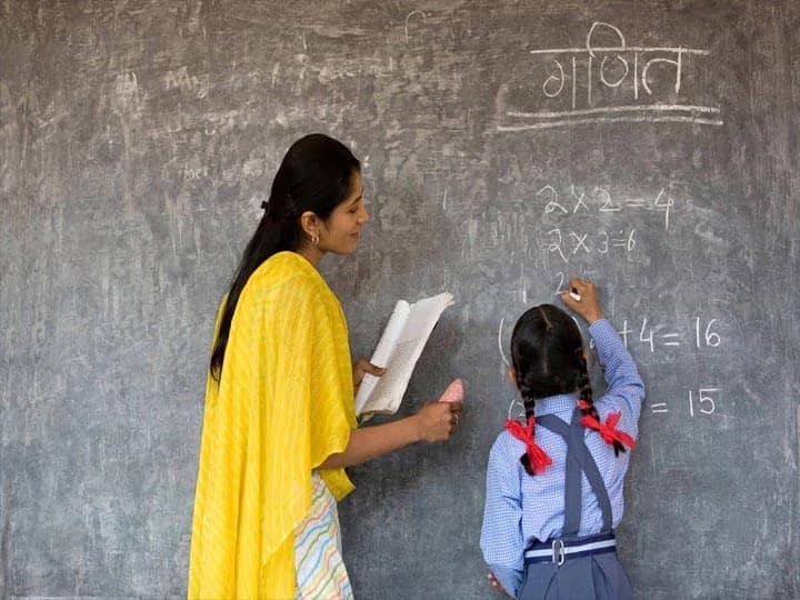 huge shortage of class 1 to 8 teachers in schools of Madhya Pradesh MP Education News: मध्य प्रदेश के स्कूलों में है शिक्षकों की भारी कमी, जानें कक्षा 1 से आठ तक के कितने पद खाली हैं