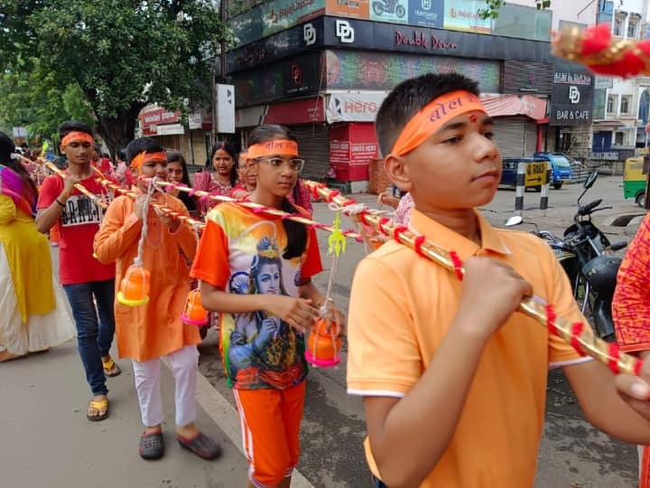 Jharkhand Children took out Kanwar Yatra 2203 in Jamshedpur ANN Jamshedpur News: जमशेदपुर में नन्हें शिवभक्तों ने निकाली कांवड़ यात्रा, बोल बम के जयकारों से गूंजा पूरा शहर