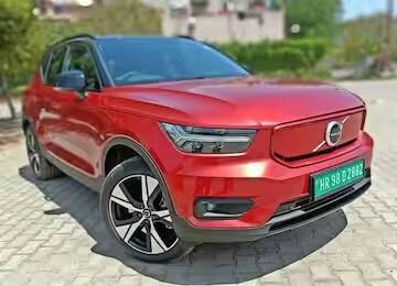 चौथे नंबर पर वॉल्वो सी40 रिचार्ज कार है, जोकि कंपनी की दूसरी इलेक्ट्रिक पेशकश है. इससे पहले कंपनी अपनी सी40 रिचार्ज इलेक्ट्रिक को भारत में लॉन्च कर चुकी है.