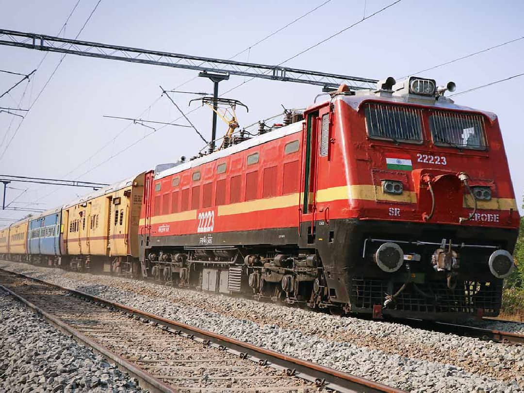 Passenger Train Service Trichy Division 12 Trains Cancelled Tomorrow August 1 Southern Railway Trains Cancelled: பயணிகள் கவனத்திற்கு; திருச்சி மார்க்கத்தில் 12  ரயில்கள் சேவை ரத்து - முழு விவரம்