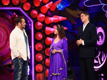Bigg Boss OTT 2 Weekend Ka Vaar Vijay Verma and Shweta Tripathi joins Salman Khan and gives tasks to the BB contestants Bigg Boss OTT: বিগ বস ওটিটির মঞ্চে বিজয় ভার্মা ও শ্বেতা ত্রিপাঠীকে আমন্ত্রণ সঞ্চালক সলমন খানের